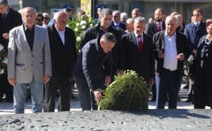 Foto: Dž.K./Radiosarajevo / Odata počast na Spomen obilježju ubijenoj djeci opkoljenog Sarajeva 92.-95.